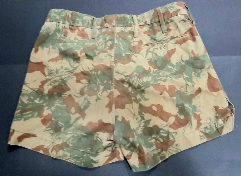 **Border War : 1980s 2nd Pattern Camouflage Shorts 36" (LARGE).**