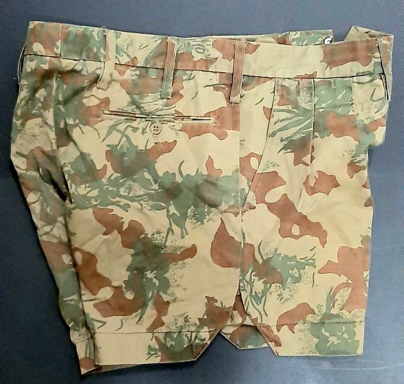 **Border War : 1980s 2nd Pattern Camouflage Shorts 36" (LARGE).**