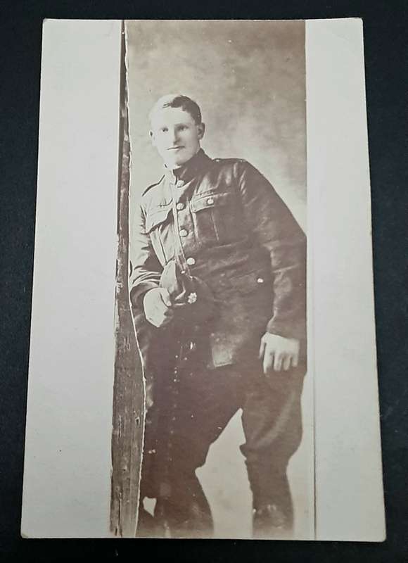 **WW1 : British Army 'Infantryman' Photographic Postcard (13cm x9cm).**