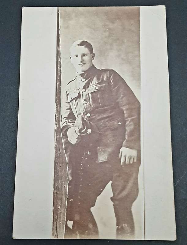 **WW1 : British Army 'Infantryman' Photographic Postcard (13cm x9cm).**
