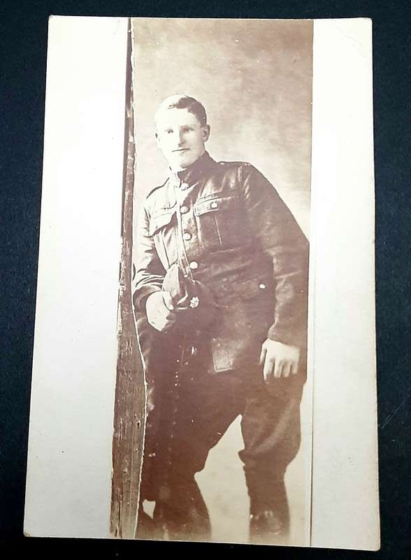 **WW1 : British Army 'Infantryman' Photographic Postcard (13cm x9cm).**
