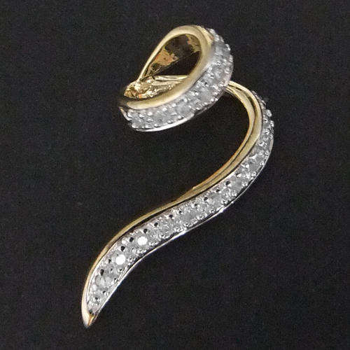 100% REAL, SOLID 10KT YELLOW GOLD NATURAL DIAMONDS PENDANT