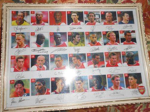 FRAMED AND SIGNED PICTURE OF ARSENAL PLAYERS