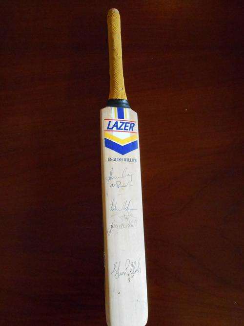 SIGNED MINI CRICKET BAT