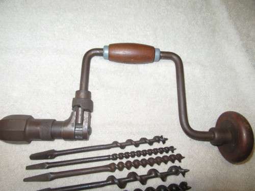 VINTAGE CARPENTERS BRACE WITH 9 AUGER BITS