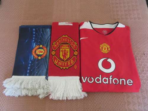 MANCHESTER UNITED JERSEY AND TWO SCARFS