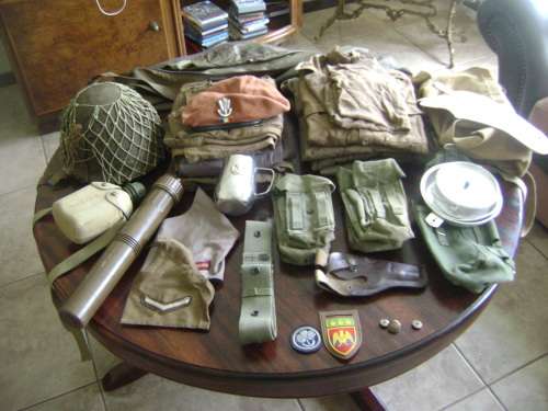 LARGE ARMYBAGWITHCLOTHING ETC-SEE PICTURES AND DESCRIPTION (22 PIECES)