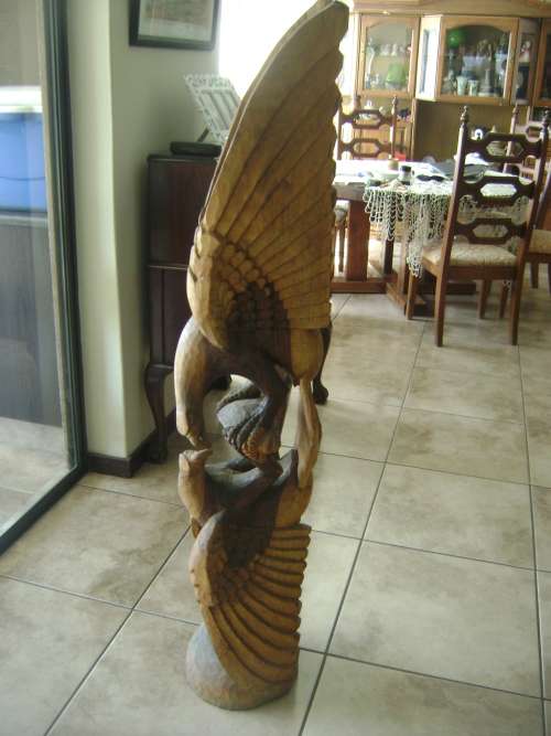 VERY LARGE CARVING OF TWO EAGLES FIGHTING FOR A FISH - SEE PICTURES