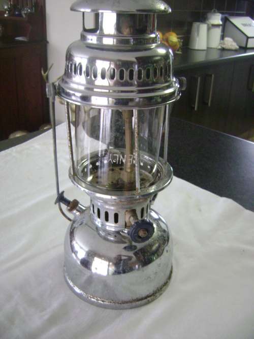 OLD PARAFFIN LAMP - SEE PICTURES AND DESCRIPTION