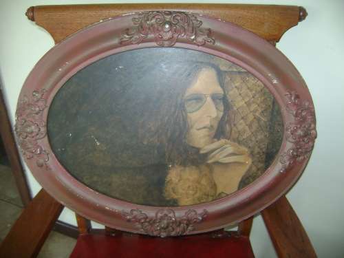 OLD OVAL FRAME WITH PICTURE