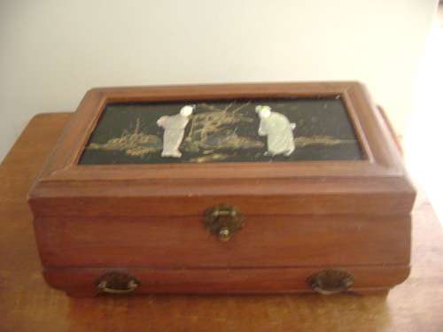 OLD ORIENTAL JEWELERY BOX WITH INLAY ON TOP MADE OF WOOD