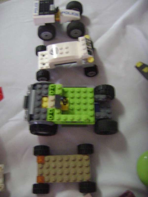 1100 lego blocks and pieces - plus bigger parts