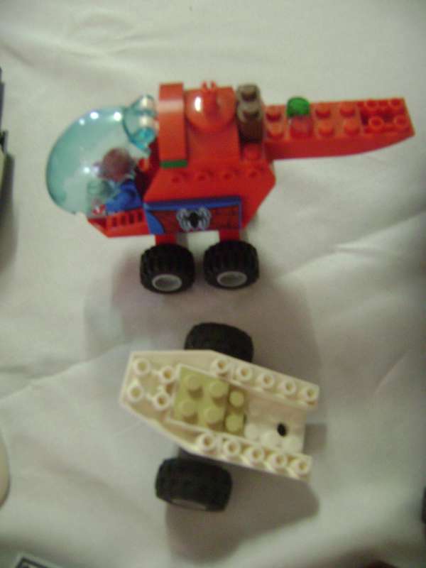 1100 lego blocks and pieces - plus bigger parts