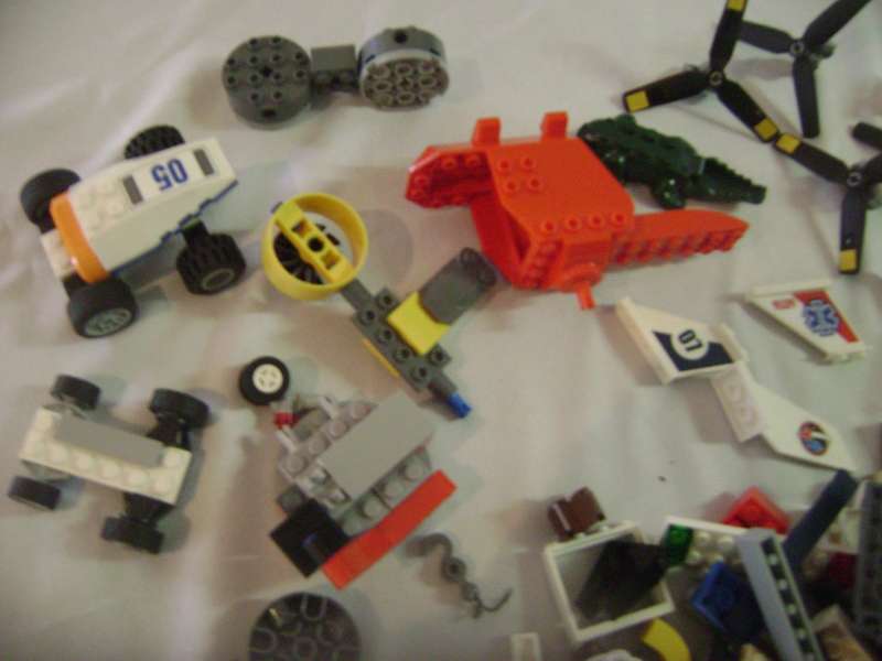 1100 lego blocks and pieces - plus bigger parts