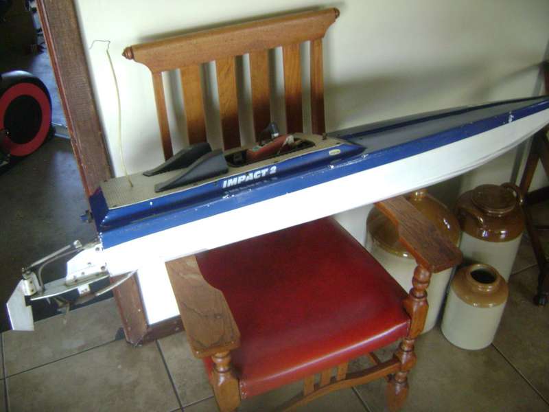 MILDON IMPACT 2 FIBRE GLASS RC RACING BOAT - PETROL DRIVEN