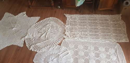 job lot 5x crochet cloths and 2x beadspreads