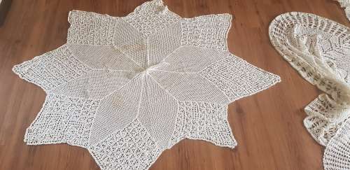 job lot 5x crochet cloths and 2x beadspreads