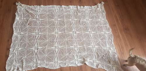 job lot 5x crochet cloths and 2x beadspreads