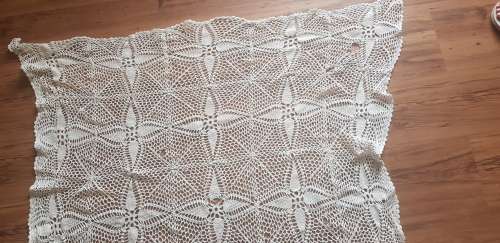 job lot 5x crochet cloths and 2x beadspreads