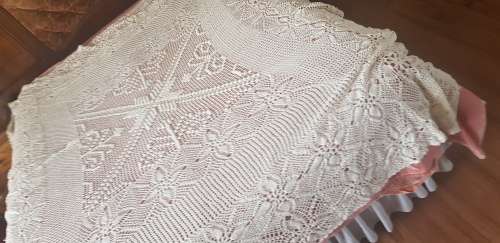job lot 5x crochet cloths and 2x beadspreads