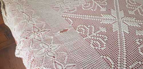 job lot 5x crochet cloths and 2x beadspreads