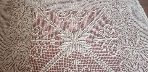 job lot 5x crochet cloths and 2x beadspreads