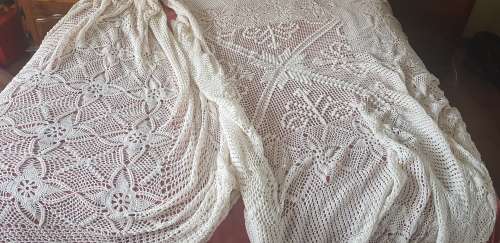 job lot 5x crochet cloths and 2x beadspreads