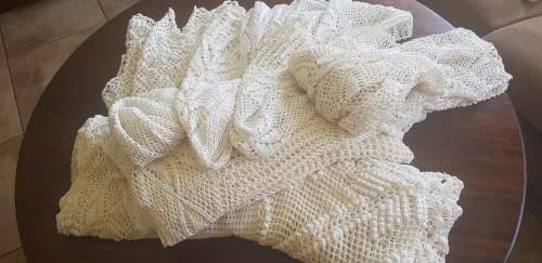 job lot 5x crochet cloths and 2x beadspreads