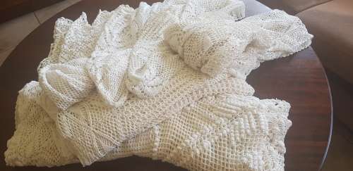 job lot 5x crochet cloths and 2x beadspreads