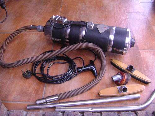 OLD GOBLIN ACE VACUUM CLEANER MADE BRITISH VACUUM CLEANER AND ENGENEERING CO. LONDON.