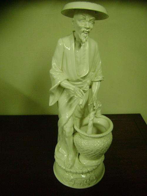 OLD CHINESE PORCELAIN STATUE - WHITE IN EXCELLENT CONDITION