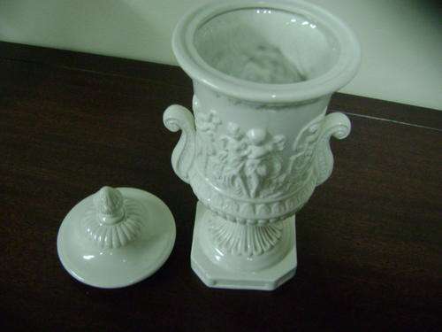 OLD ITALIAN VASE IN EXCELLENT CONDITION
