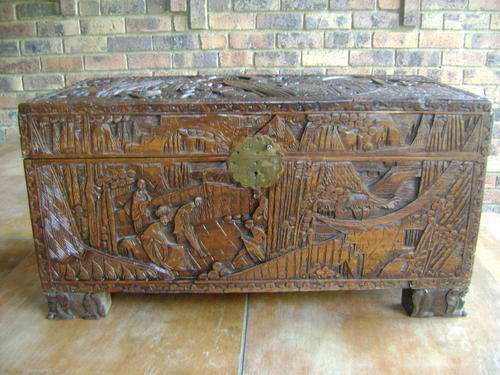 THIS BEAUTIFUL GUARANTEED GENUINE CAMPHORWOOD KIST - MADE IN HONG KONG.