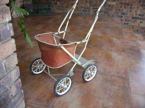 VINTAGE PUSH PRAM IN GOOD CONDITION