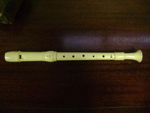THIS YAMAHA FLUTE MADE IN JAPAN - VERY GOOD WORKING ORDER