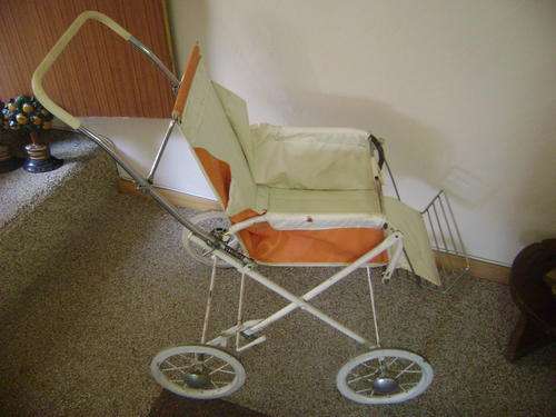 THIS VINTAGE PRAM IN GOOD CONDITION