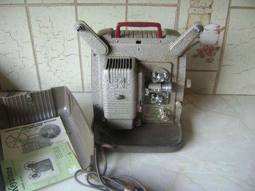 THIS KEYSTONE 8MM PROJECTOR - VERY GOOD CONDITION