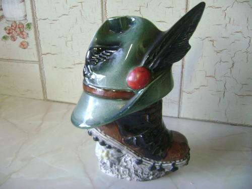 THIS OLD BOTTLE - ROBIN HOOD HAT ON SHOE - VERY GOOD CONDITION