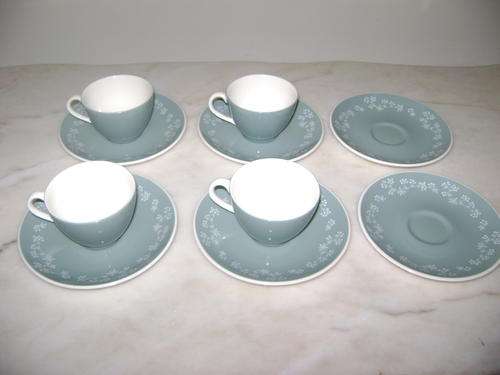 THIS ROYAL DOULTON COFFEE SET - 6X SAUCERS AND 4X CUPS - EXCELLENT CONDITION