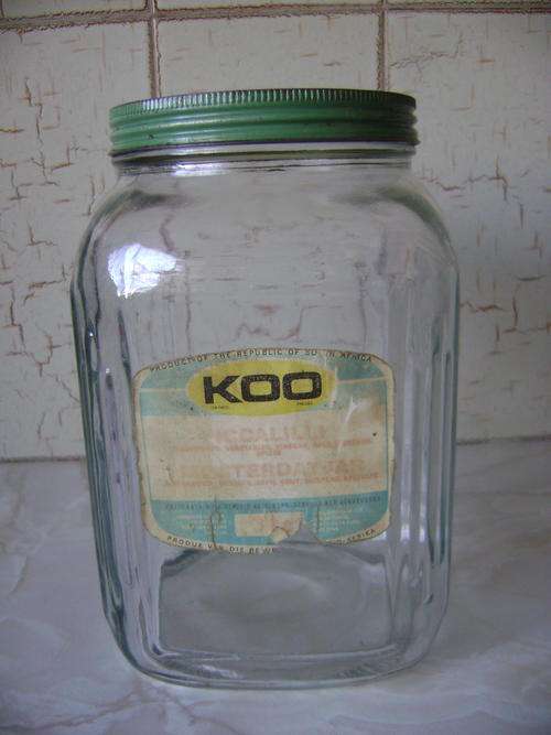 FOR SALE THIS OLD KOO GLASS BOTTLE WITH TIN LID IN VERY GOOD CONDITION