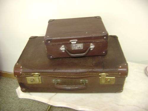 2 OLD SUITCASE IN GOOD CONDITION