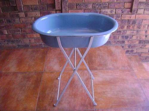 BLUE ENAMEL BABY BATH ON STEEL STAND IN VERY GOOD CONDITION.