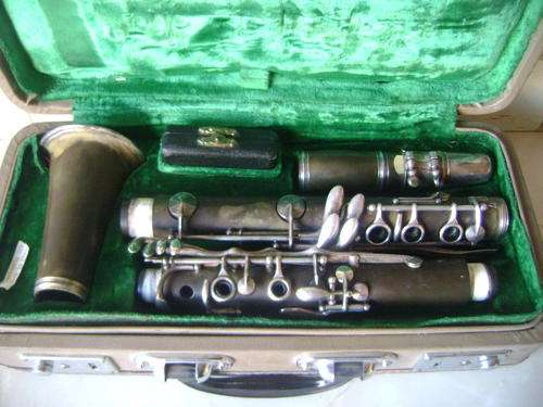 CLARINETTE SIB - MADE IN FRANCE IN ORIGINAL CARRY BAG