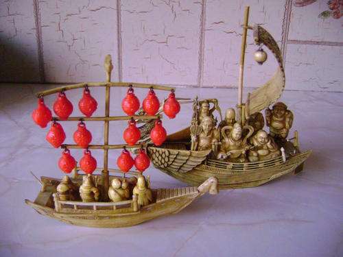 TWO ORIENTAL BOATS - WELL MADE