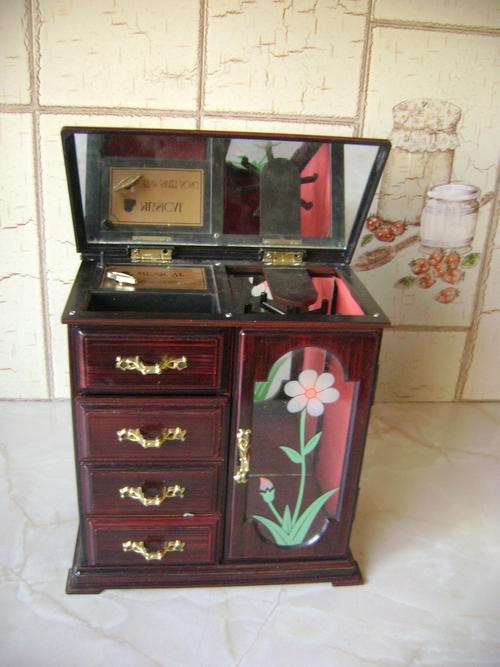 THIS MUSICAL JEWELERY BOX - MADE CHINA