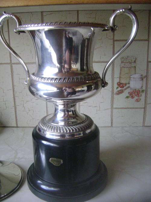 LARGE SILVER PLATED TROPHIE MADE IN 1980 - VERY GOOD CONDITION