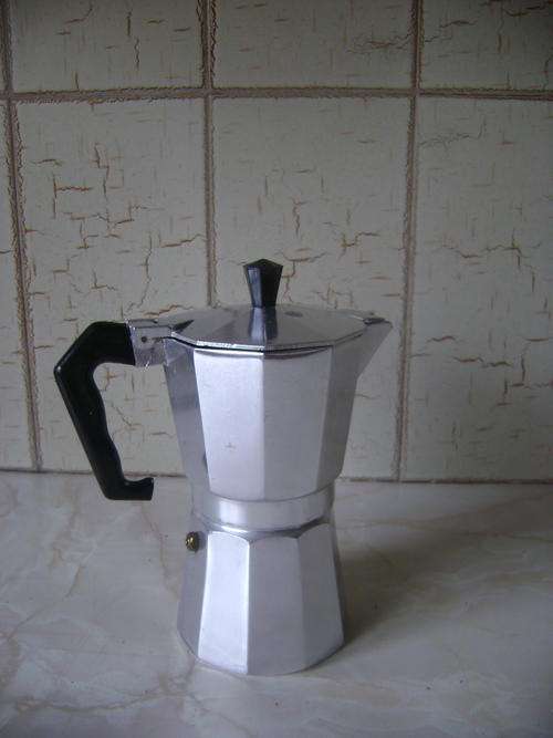 OLD COFFEE PERCULATOR IN VERY GOOD CONDITION