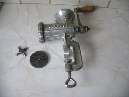 OLD MEAT GRINDER IN GOOD WORKING CONDITION