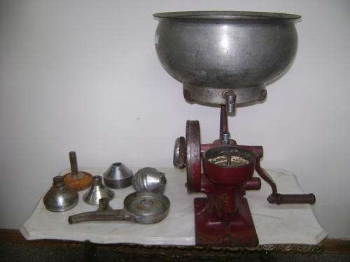 VINTAGE LISTER BALL BEARING CREAM SEPERATOR - ENGLAND