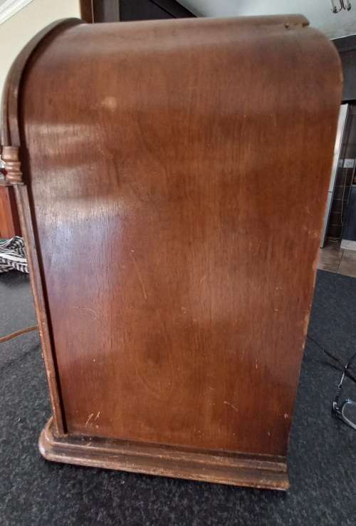 VINTAGE TABLE TOP RADIO